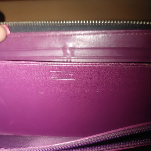 Coach Black Leather Zip Around Wallet Vintage Purple Interior Buckle Details - Picture 4 of 11